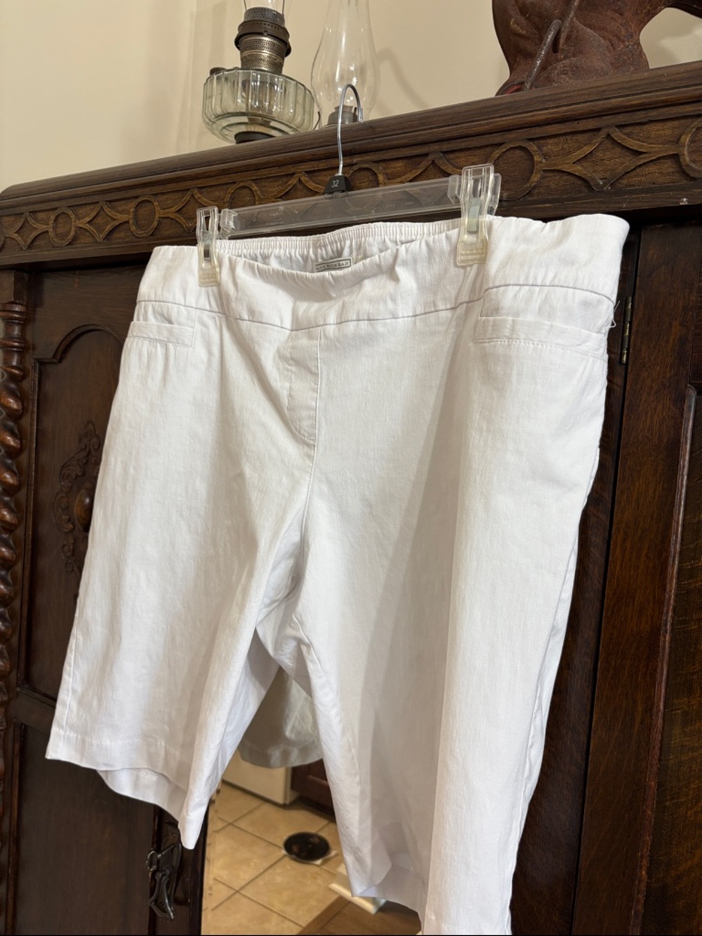 Dana Buchman White Women's Pull-On Bermuda Shorts - Picture 5 of 9